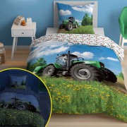 Svietiace obliečky Zelený traktor na louce